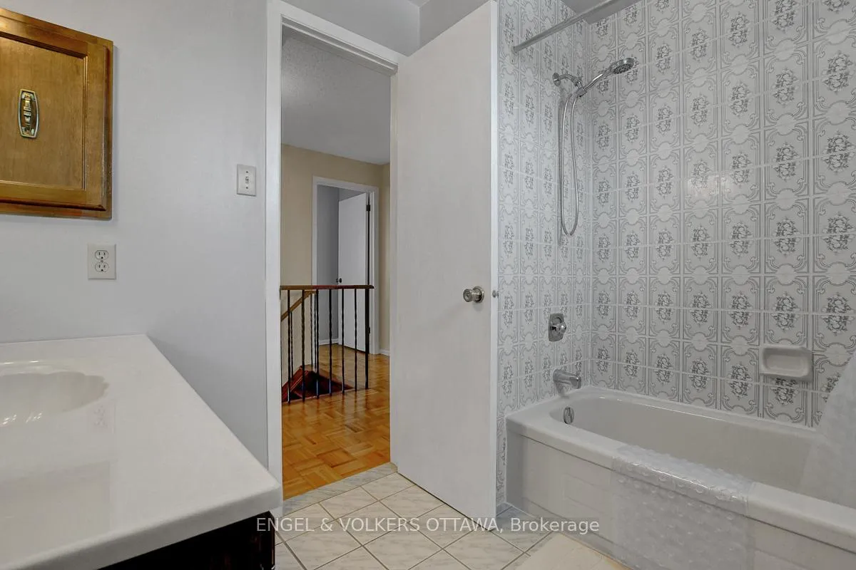 Photo 40 of 1016 Driftwood Crescent, Ottawa, Convent Glen — HOMEH