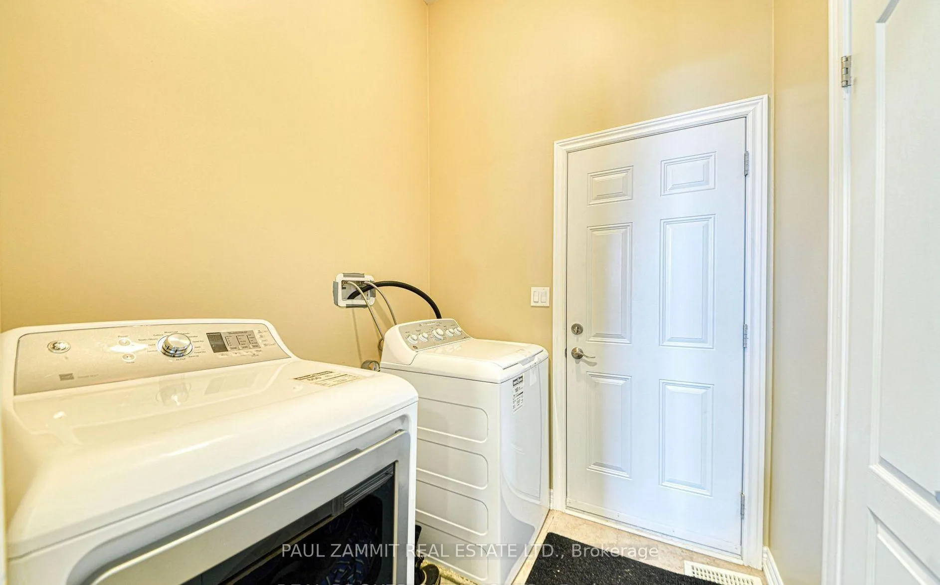 Photo 9 of 42 Barron Boulevard, Kawartha Lakes, Lindsay — HOMEH