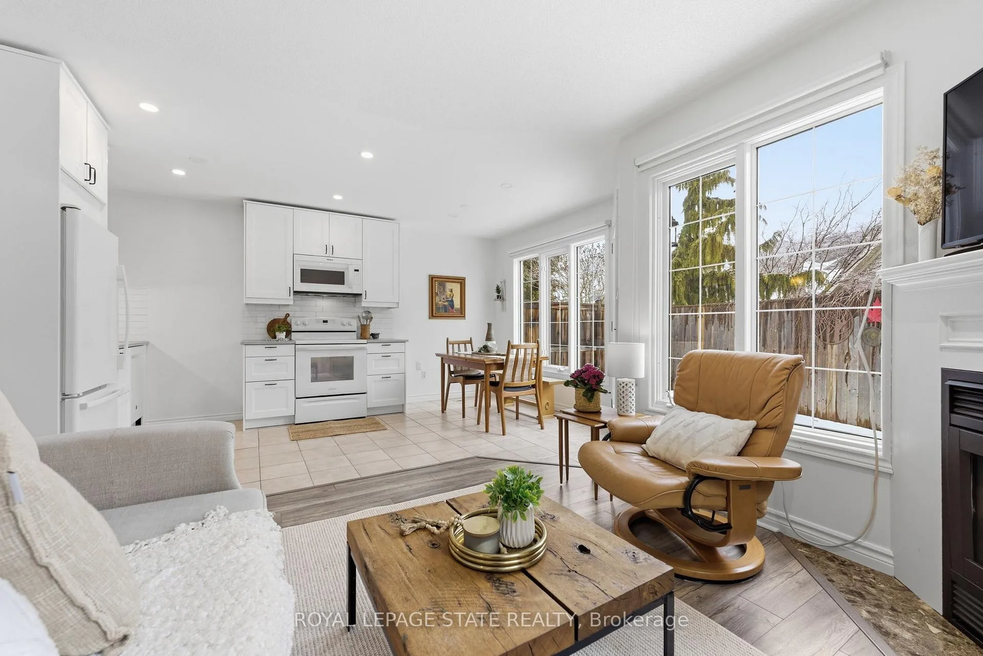 Photo 14 of Unit 13, 175 Fiddlers Green Road, Hamilton, Ancaster — HOMEH
