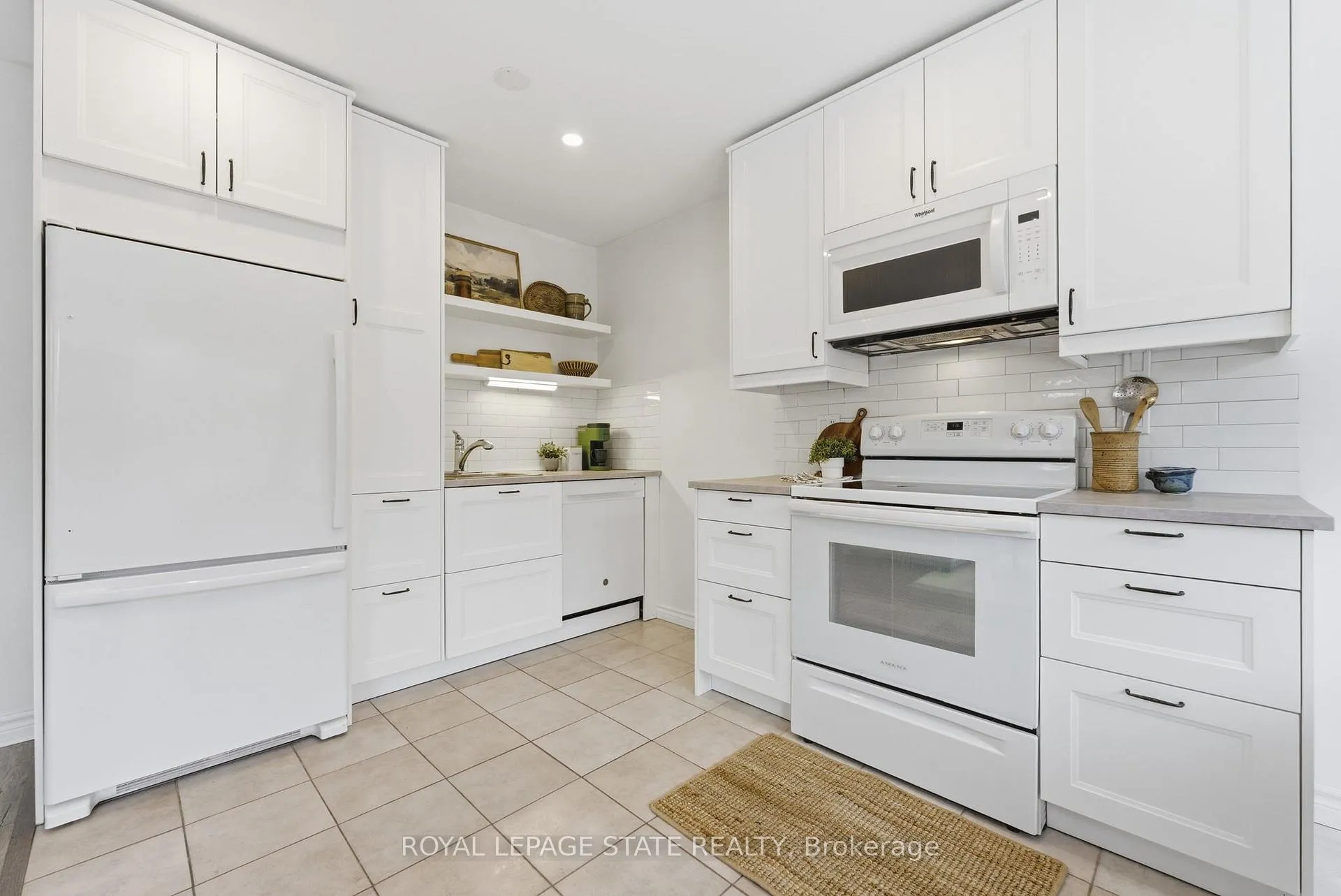Photo 16 of Unit 13, 175 Fiddlers Green Road, Hamilton, Ancaster — HOMEH