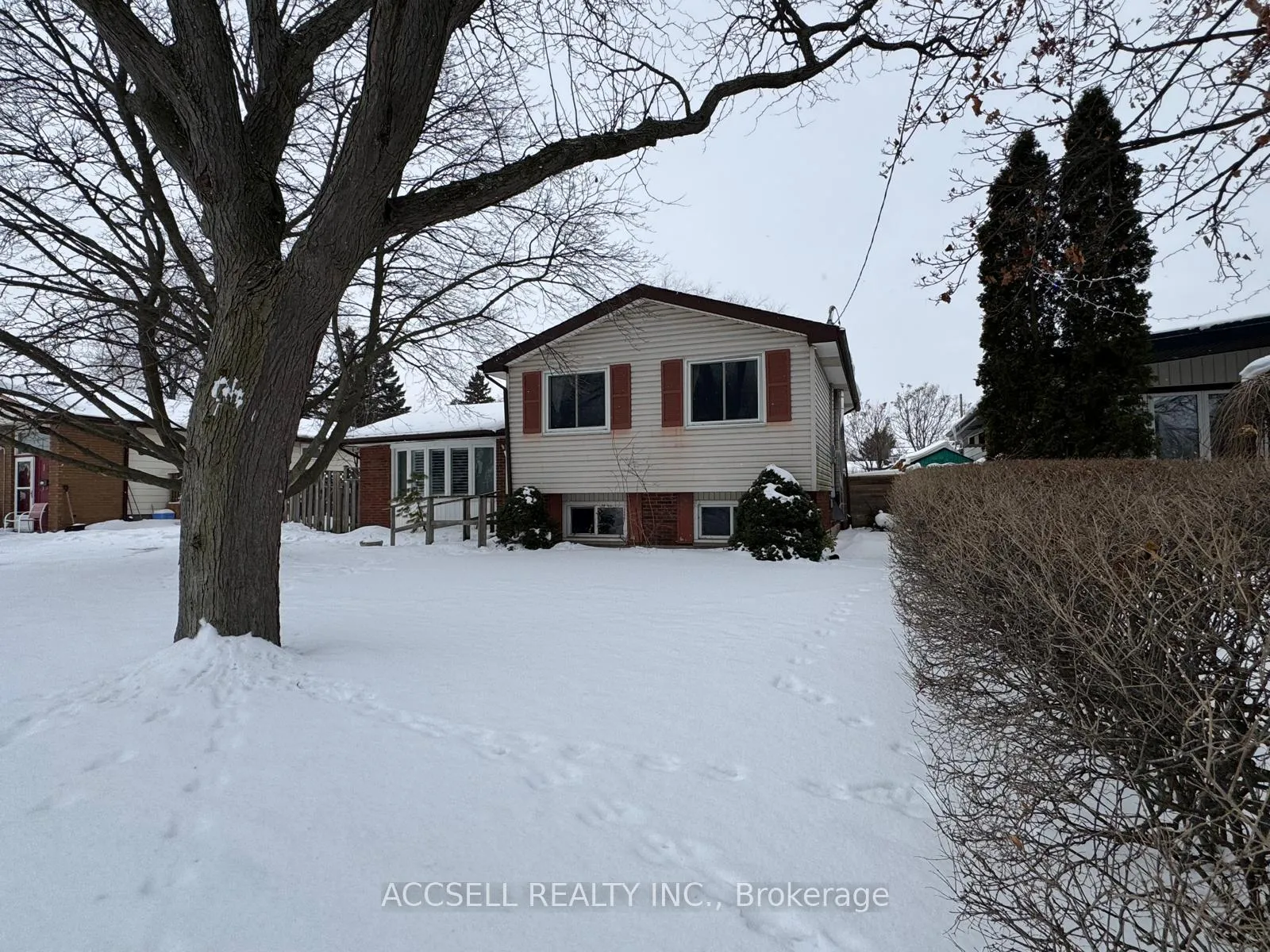 Photo 1 of 10 Baroche Street, Hamilton, Lawfield — HOMEH