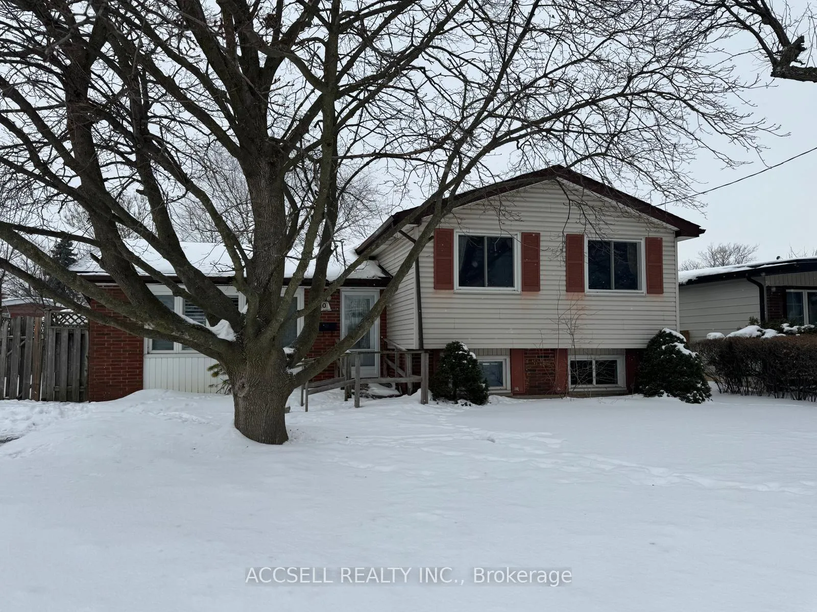 Photo 2 of 10 Baroche Street, Hamilton, Lawfield — HOMEH