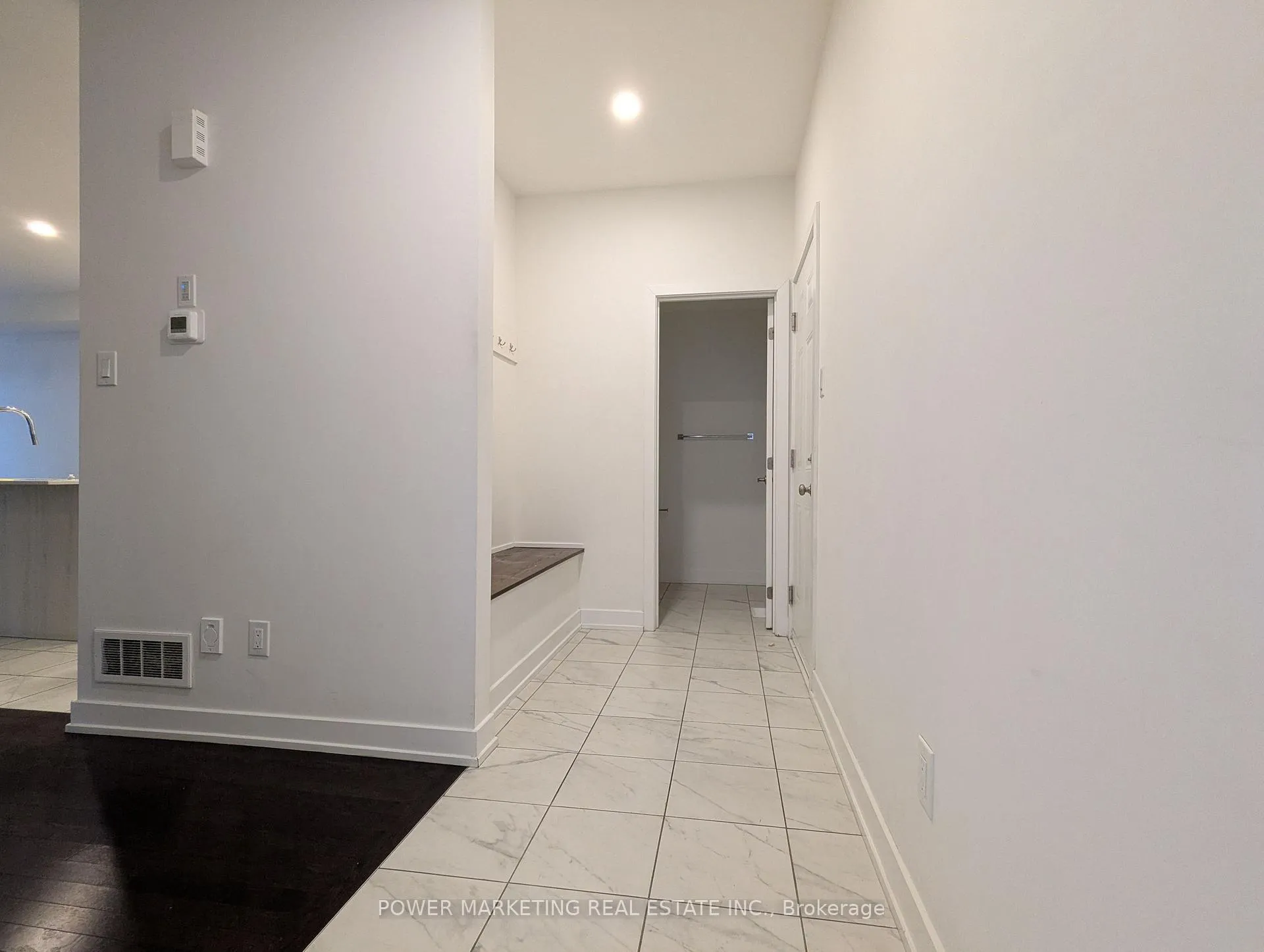 Photo 4 of 332 Monticello Avenue, Ottawa, Kanata - Emerald Meadows/Trailwest — HOMEH