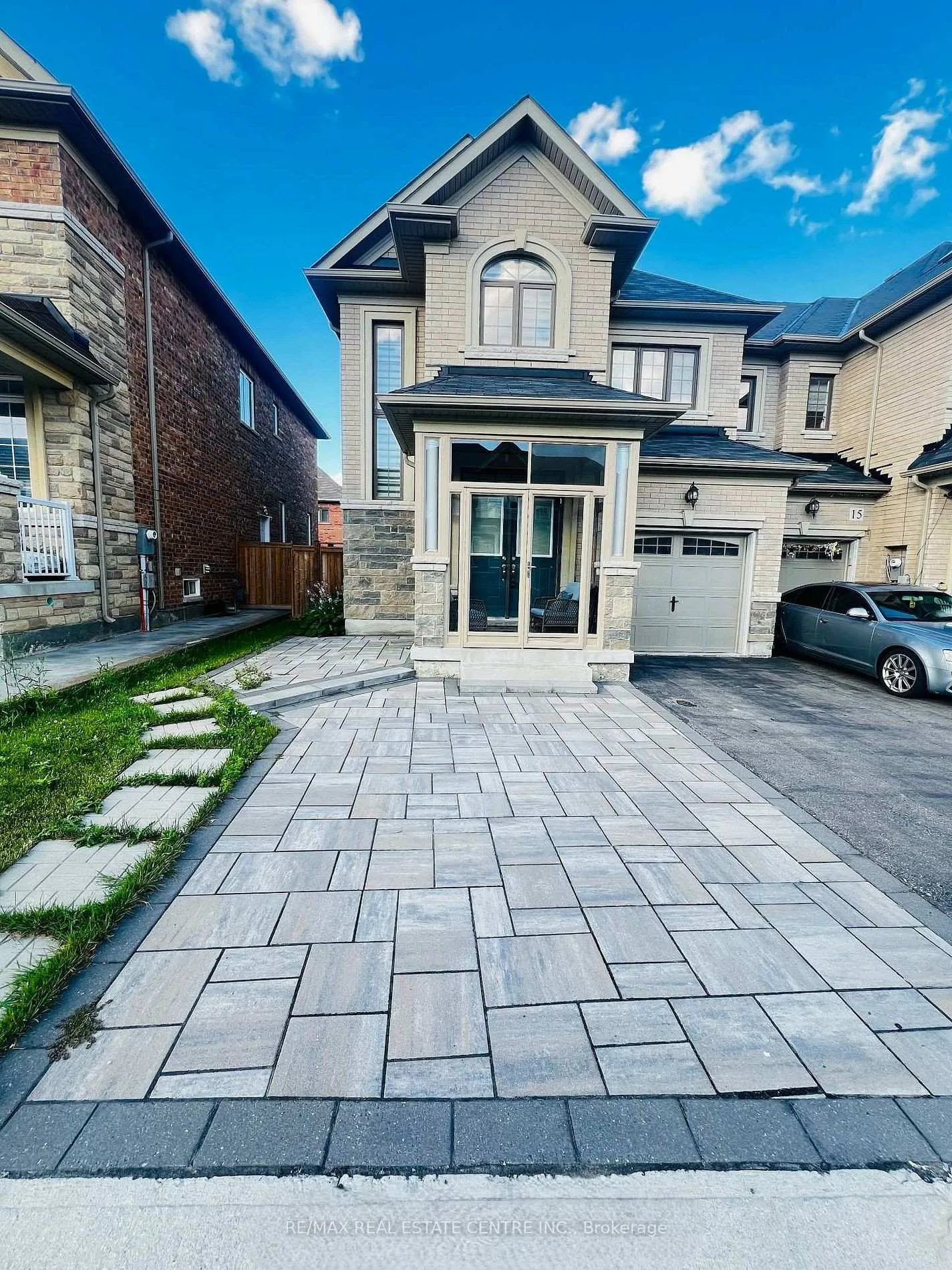 Photo 4 of 13 Maynada Road, Brampton, Northwest Brampton — HOMEH