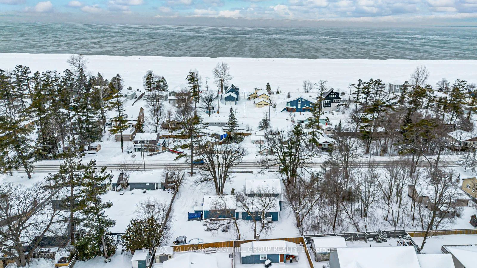 Photo 2 of 711 Mosley Street, Wasaga Beach — HOMEH