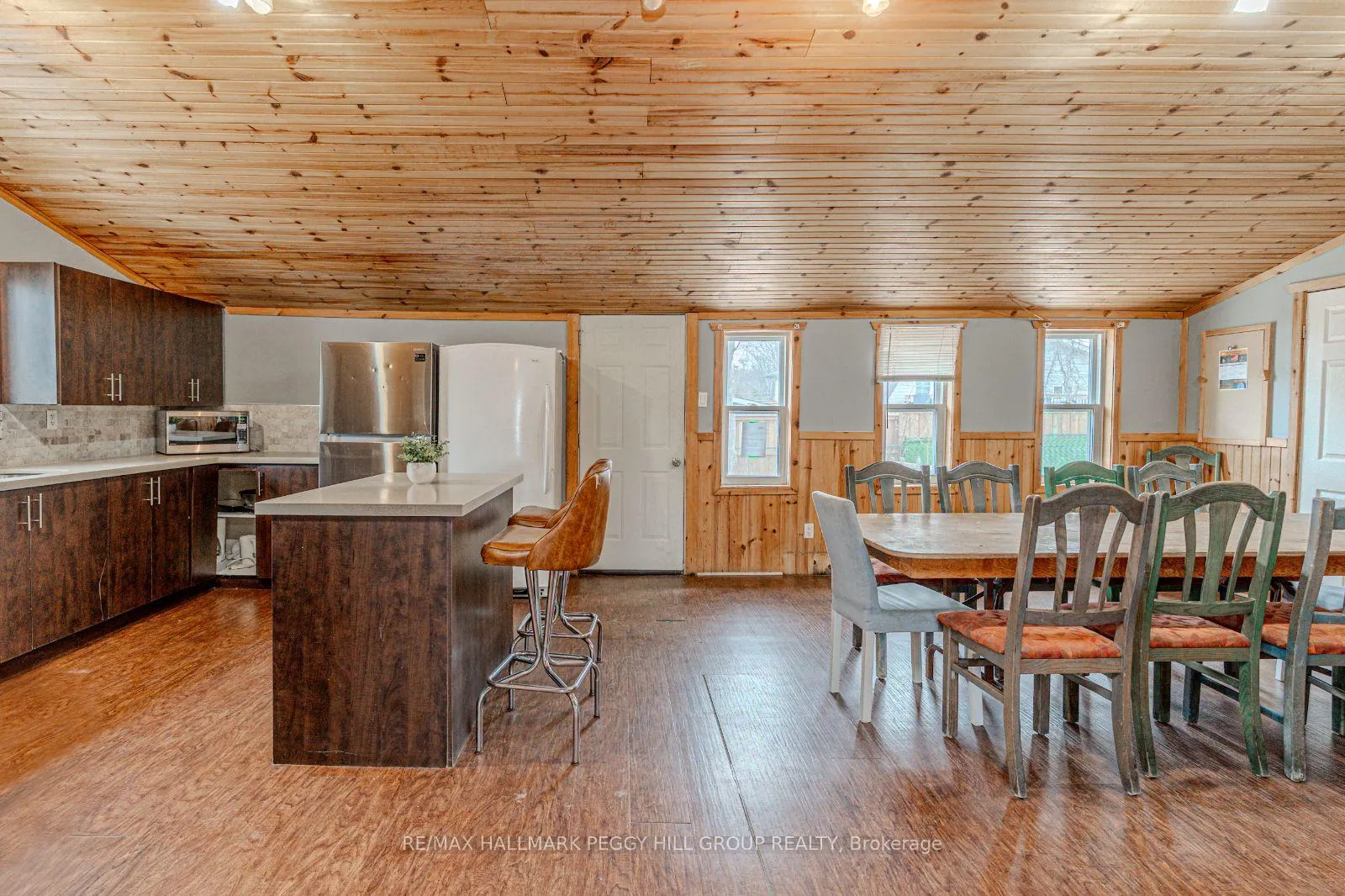 Photo 6 of 711 Mosley Street, Wasaga Beach — HOMEH