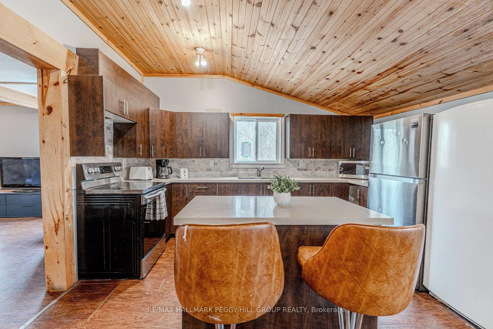 Photo 7 of 711 Mosley Street, Wasaga Beach — HOMEH
