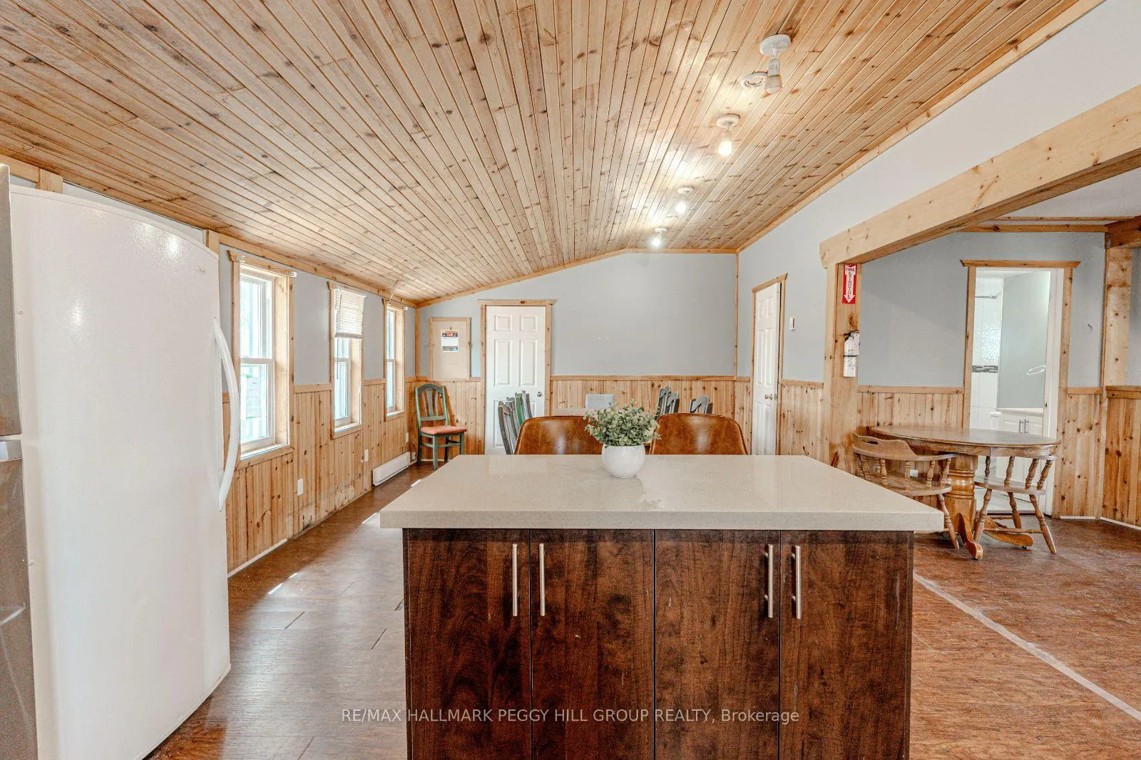 Photo 8 of 711 Mosley Street, Wasaga Beach — HOMEH