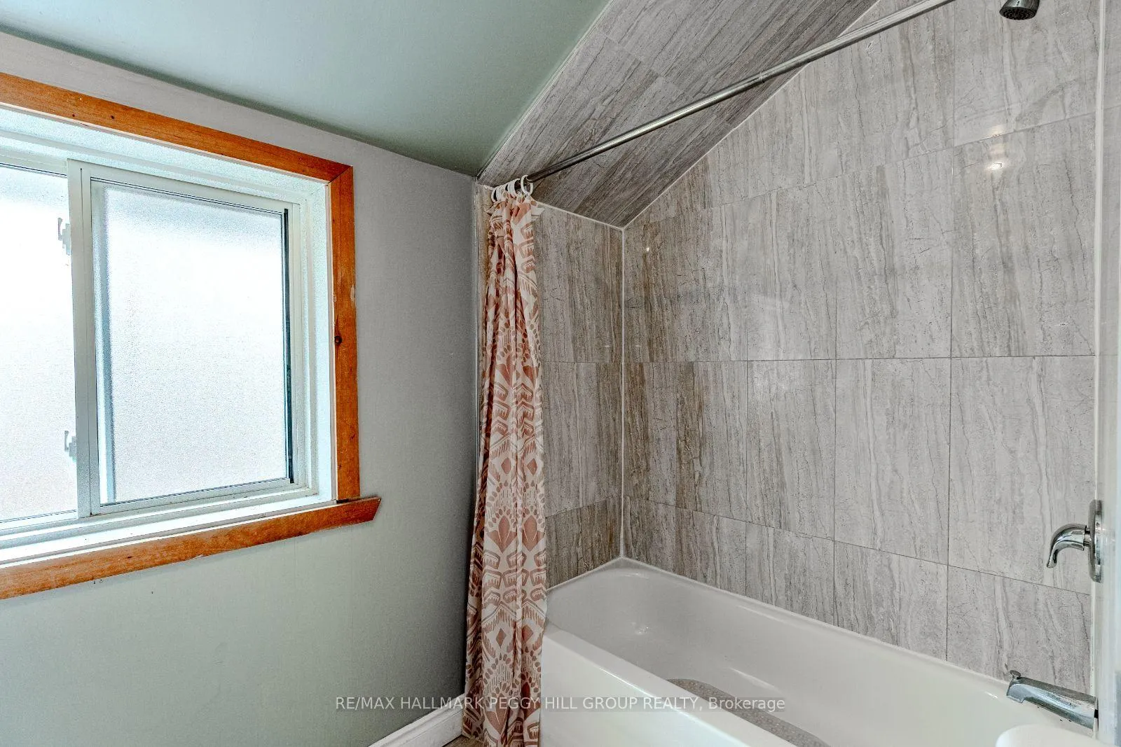 Photo 18 of 711 Mosley Street, Wasaga Beach — HOMEH