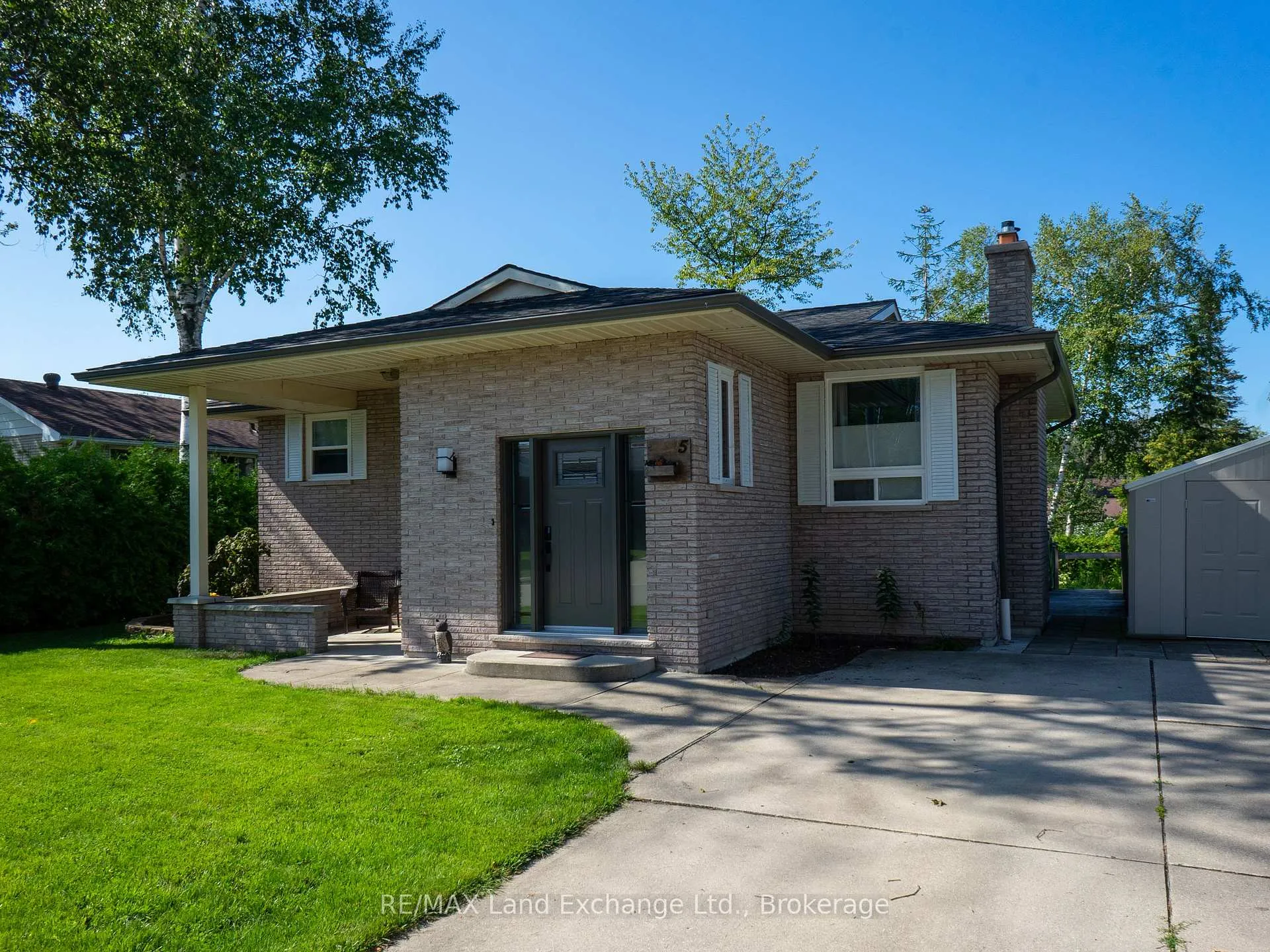 Photo 1 of 5 Macgregor Beach Road, Kincardine — HOMEH