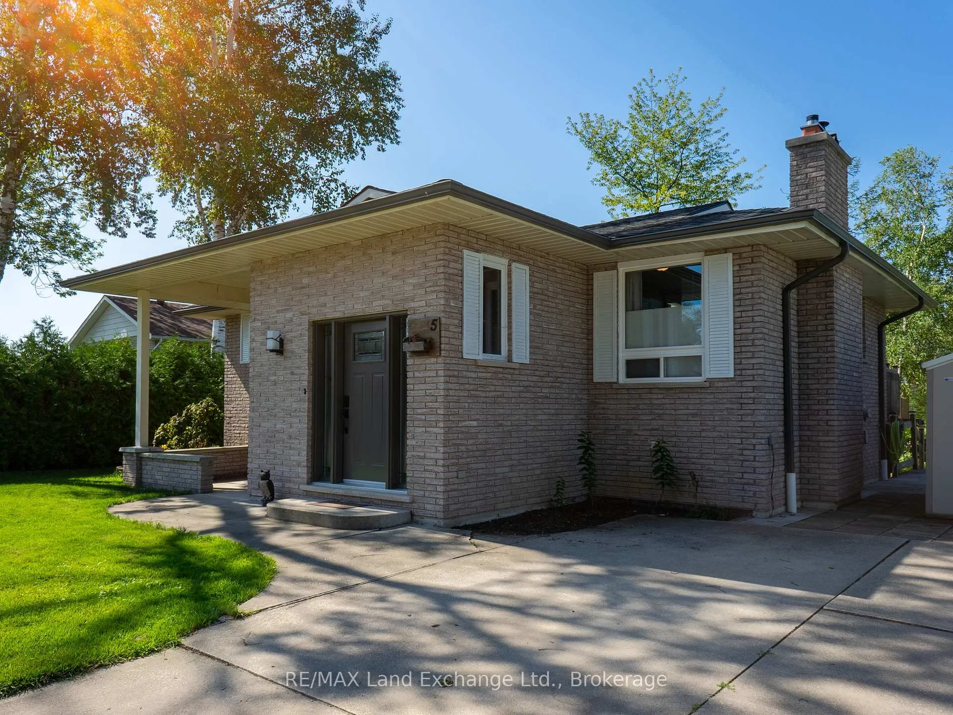 Photo 3 of 5 Macgregor Beach Road, Kincardine — HOMEH