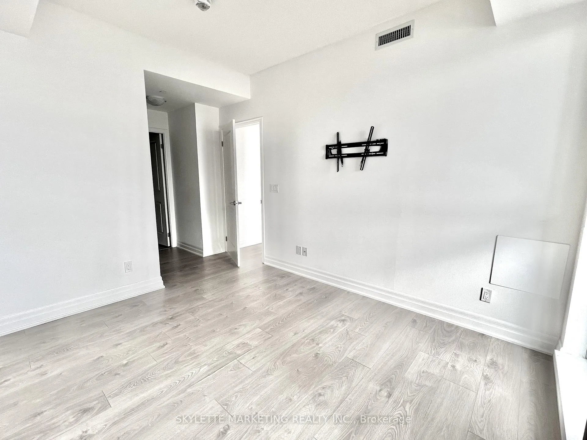 Photo 3 of Unit 1106, 8 Rouge Valley Drive W, Markham, Unionville — HOMEH