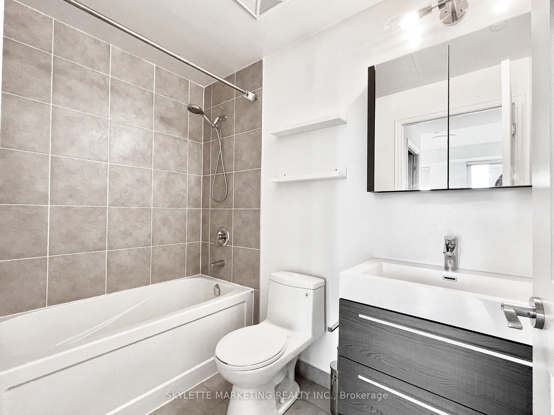 Photo 6 of Unit 1106, 8 Rouge Valley Drive W, Markham, Unionville — HOMEH
