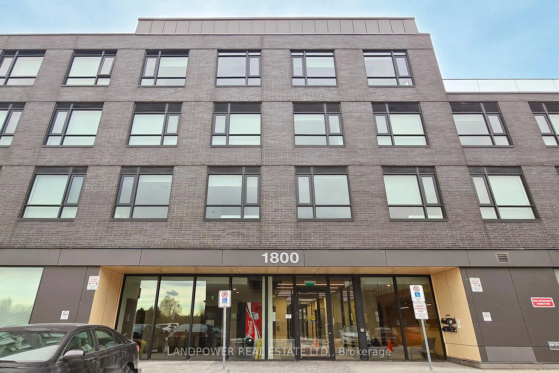 Front of Unit 313, 1800 Simcoe Street N