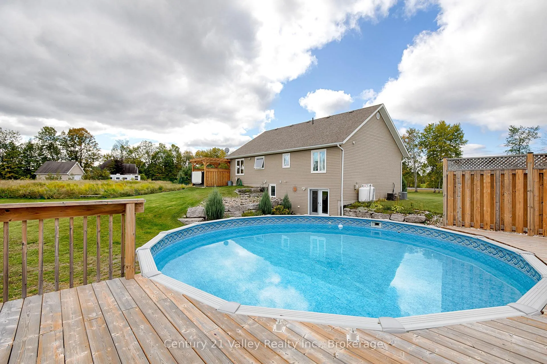 Photo 3 of 376 Letts Cemetery Road, North Algona Wilberforce, North Algona/Wilberforce Twp — HOMEH