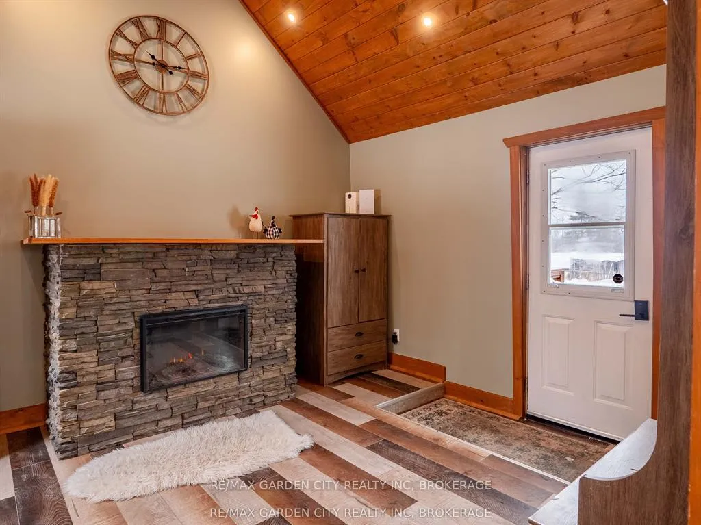Photo 11 of 521 Netherby Road, Welland, Cooks Mills — HOMEH