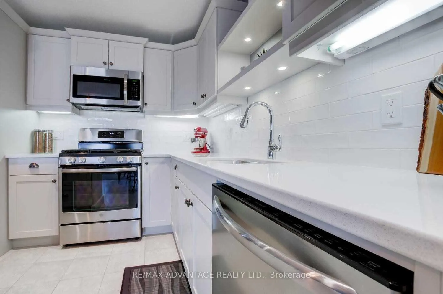 Photo 4 of 258 Peach Tree Boulevard, St. Thomas — HOMEH