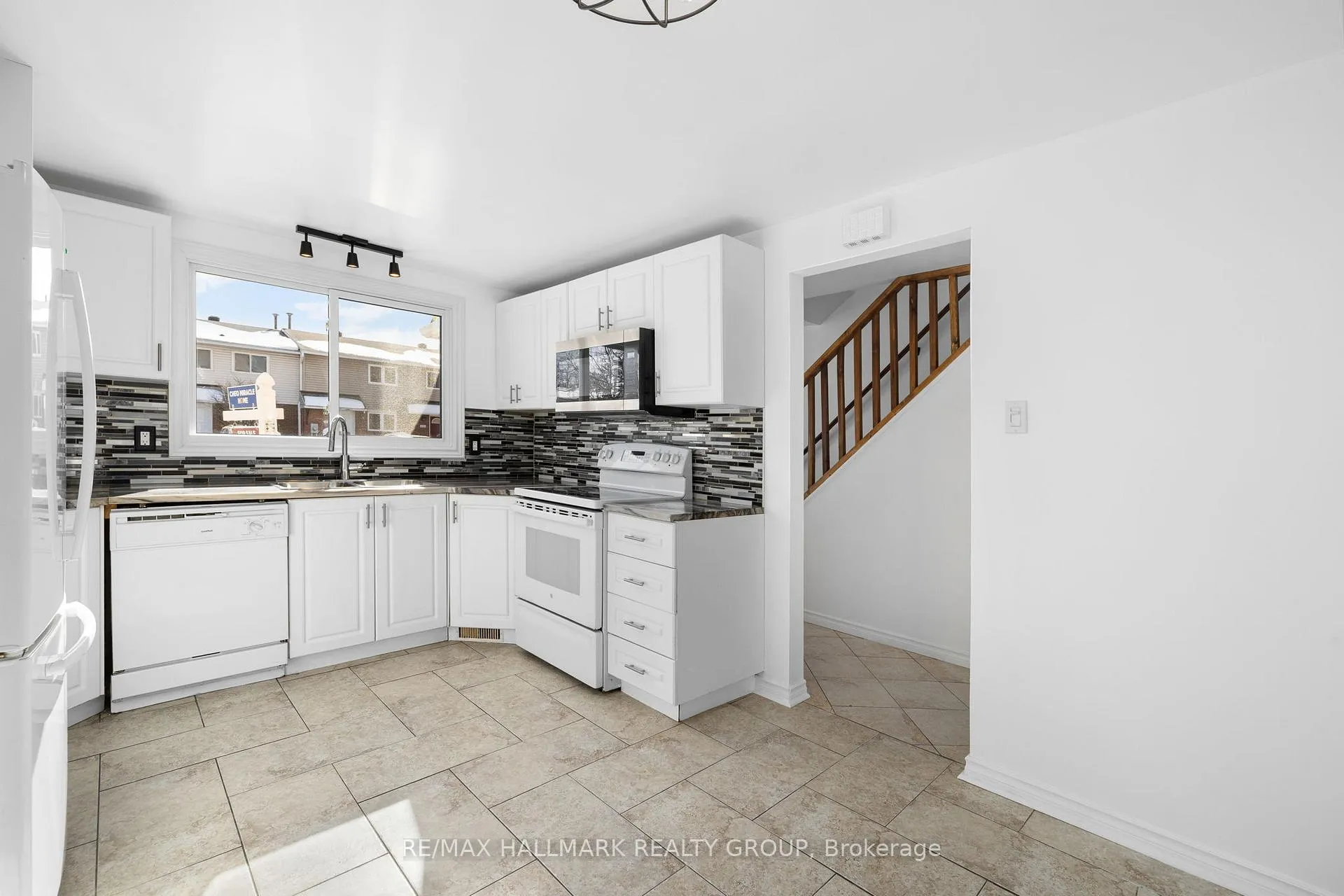 Photo 6 of Unit C, 1458 Heatherington Road, Ottawa, Heron Gate/Industrial Park — HOMEH