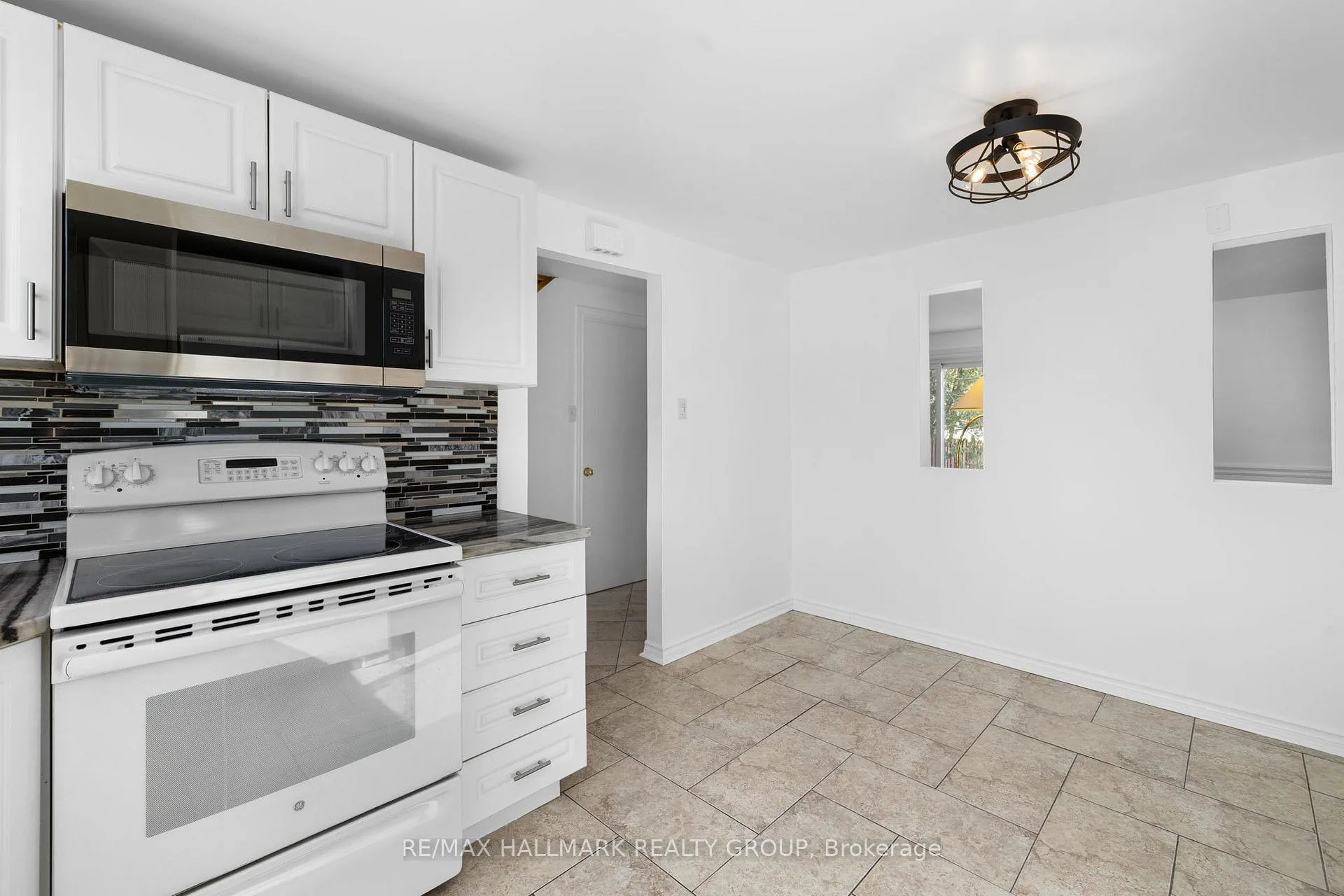 Photo 9 of Unit C, 1458 Heatherington Road, Ottawa, Heron Gate/Industrial Park — HOMEH