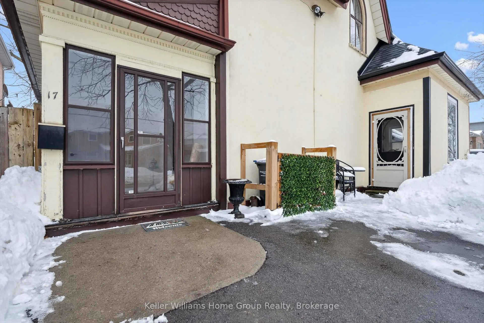 Photo 3 of 17 Archibald Street, Brampton, Brampton West — HOMEH