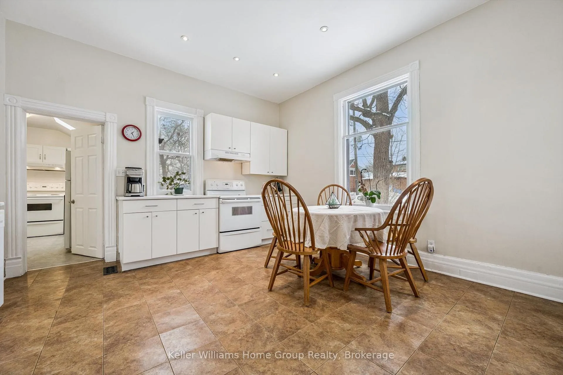 Photo 12 of 17 Archibald Street, Brampton, Brampton West — HOMEH
