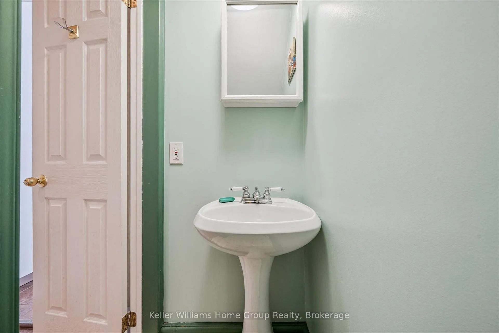Photo 15 of 17 Archibald Street, Brampton, Brampton West — HOMEH