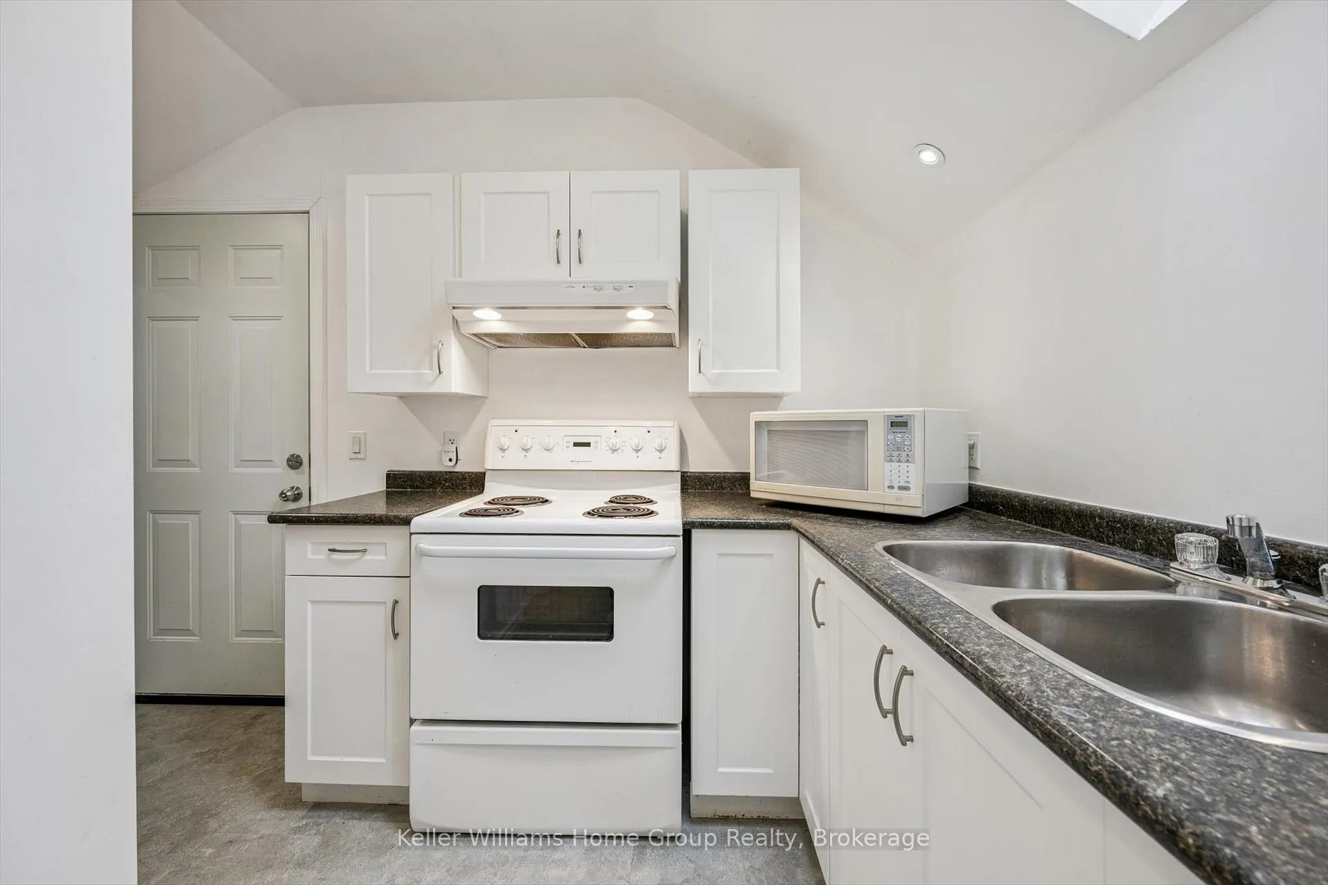 Photo 20 of 17 Archibald Street, Brampton, Brampton West — HOMEH