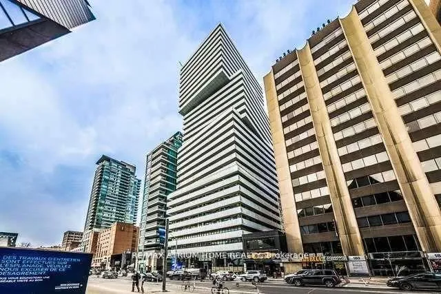 Front of Unit 801, 200 Bloor Street W