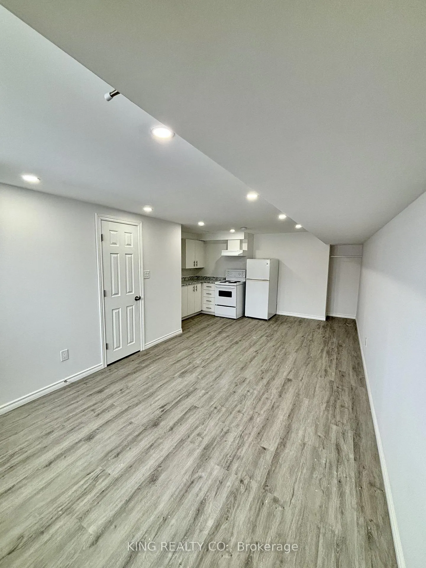 Front of Unit 2, 102 Wellington Street