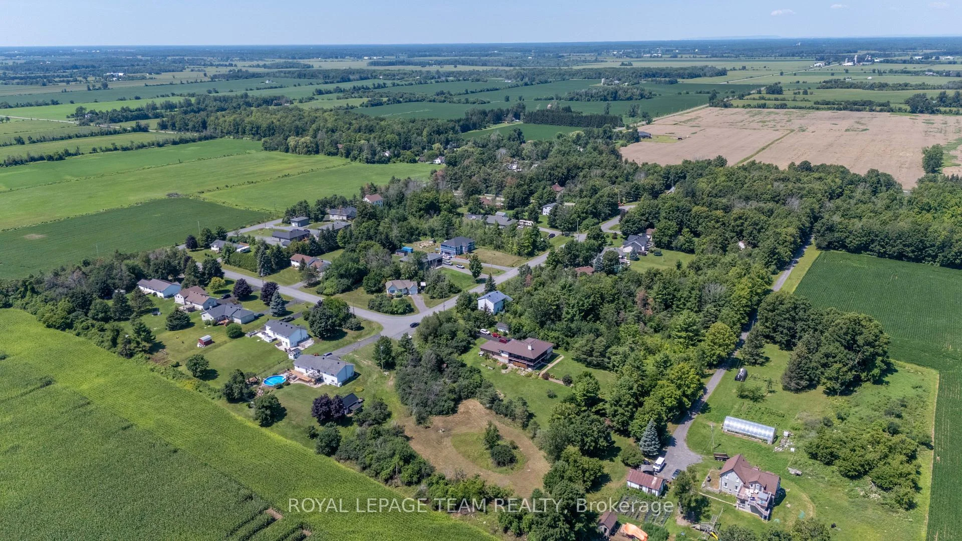 Photo 2 of 31 Silver Fox Crescent, North Dundas, North Dundas (Winchester) Twp — HOMEH