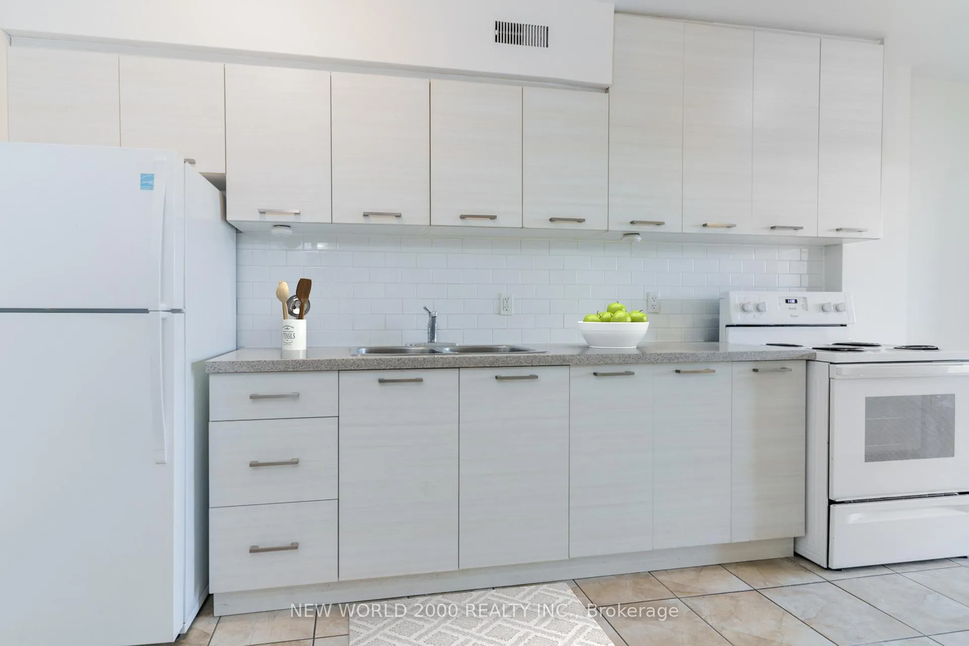 Photo 7 of Unit 505, 40 Park Road, Toronto, Rosedale-Moore Park — HOMEH