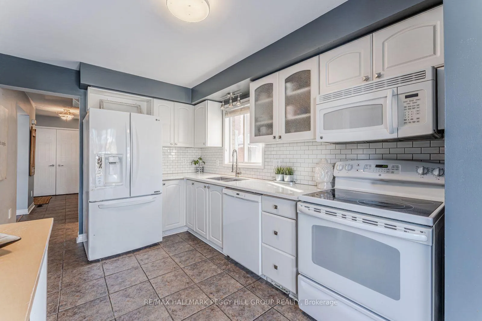 Photo 5 of 71 Radenhurst Crescent, Barrie, Grove East — HOMEH