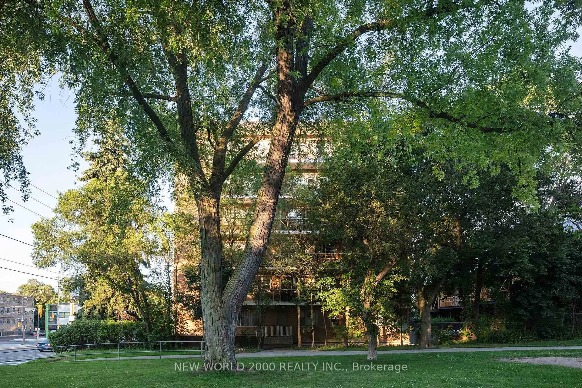 Photo 14 of Unit 208, 1220 Bayview Avenue, Toronto, Leaside — HOMEH