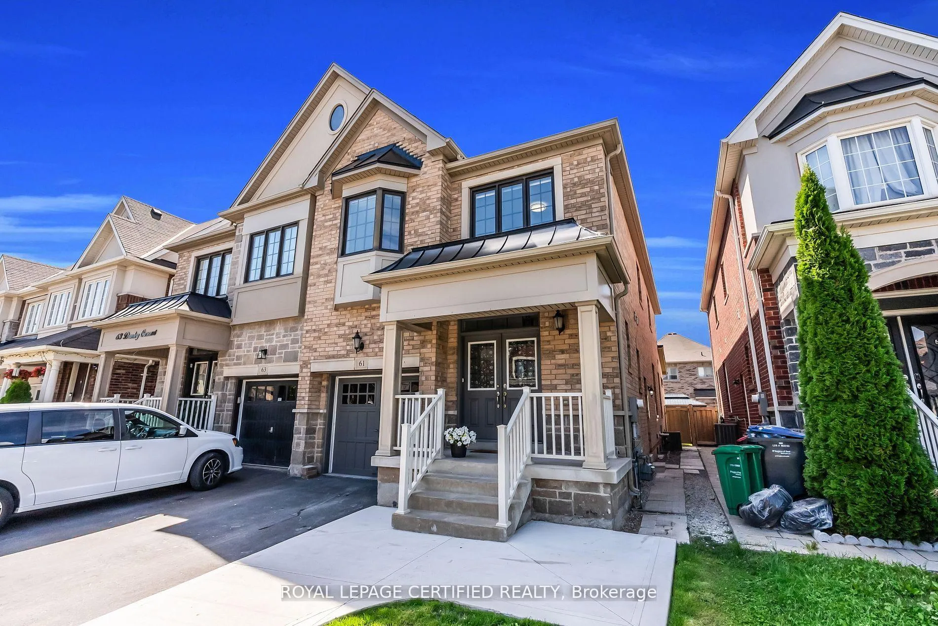 Photo 3 of 61 Dunley Crescent, Brampton, Credit Valley — HOMEH