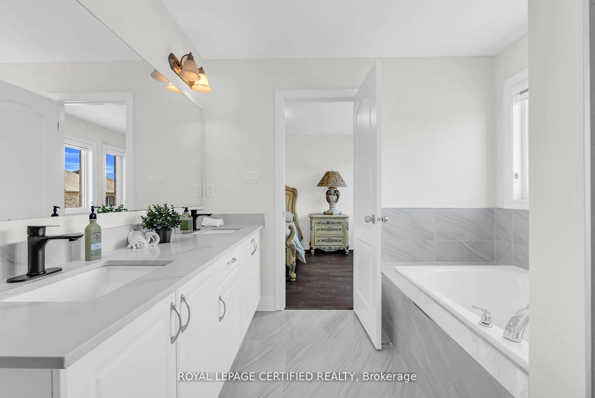 Photo 15 of 61 Dunley Crescent, Brampton, Credit Valley — HOMEH