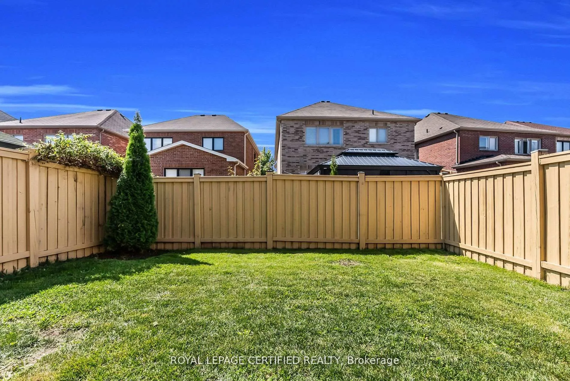 Photo 20 of 61 Dunley Crescent, Brampton, Credit Valley — HOMEH