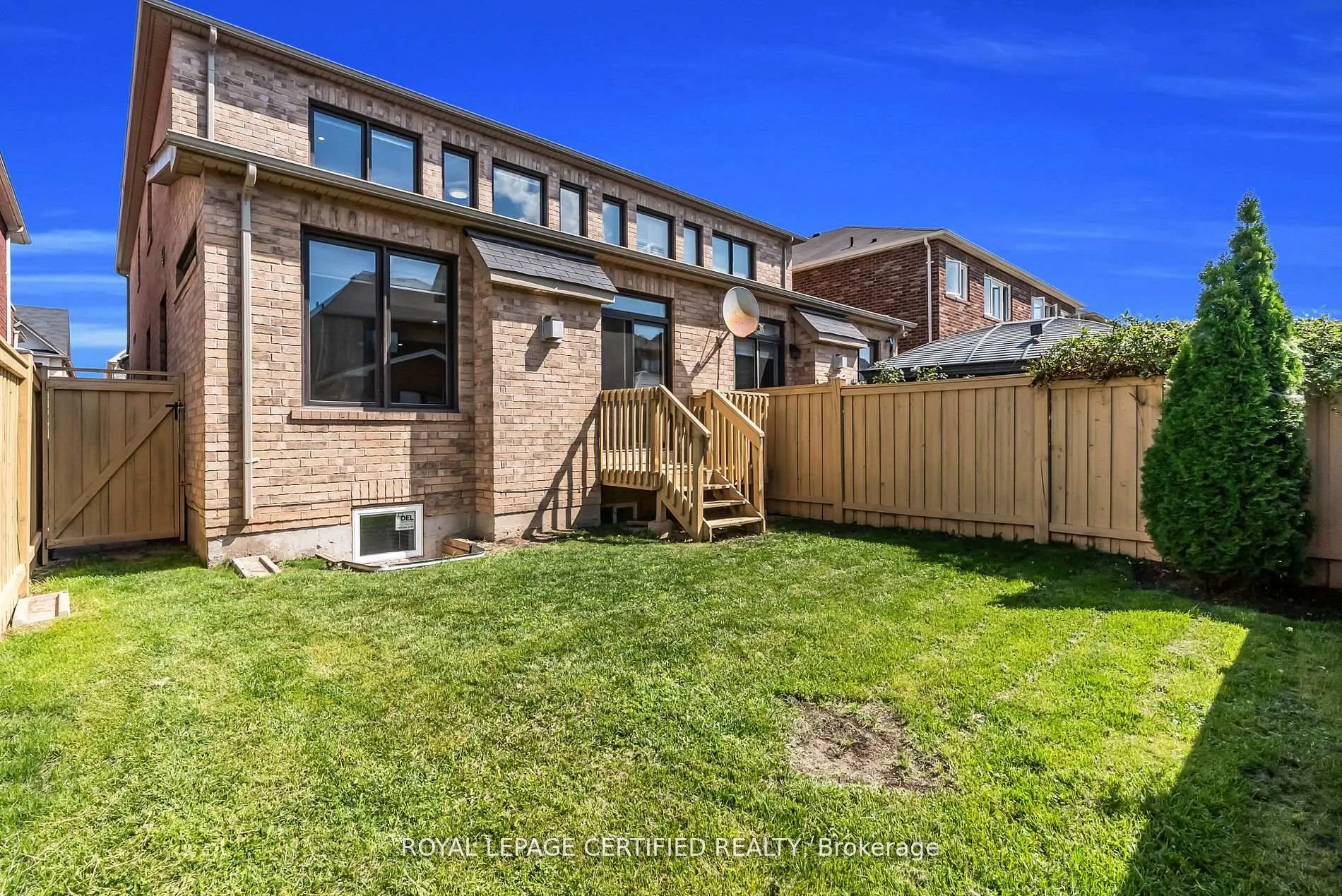 Photo 21 of 61 Dunley Crescent, Brampton, Credit Valley — HOMEH