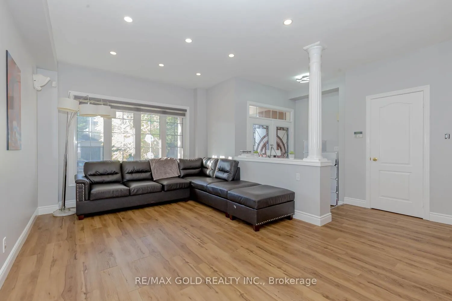Photo 10 of 33 Hopecrest Place, Brampton, Sandringham-Wellington — HOMEH
