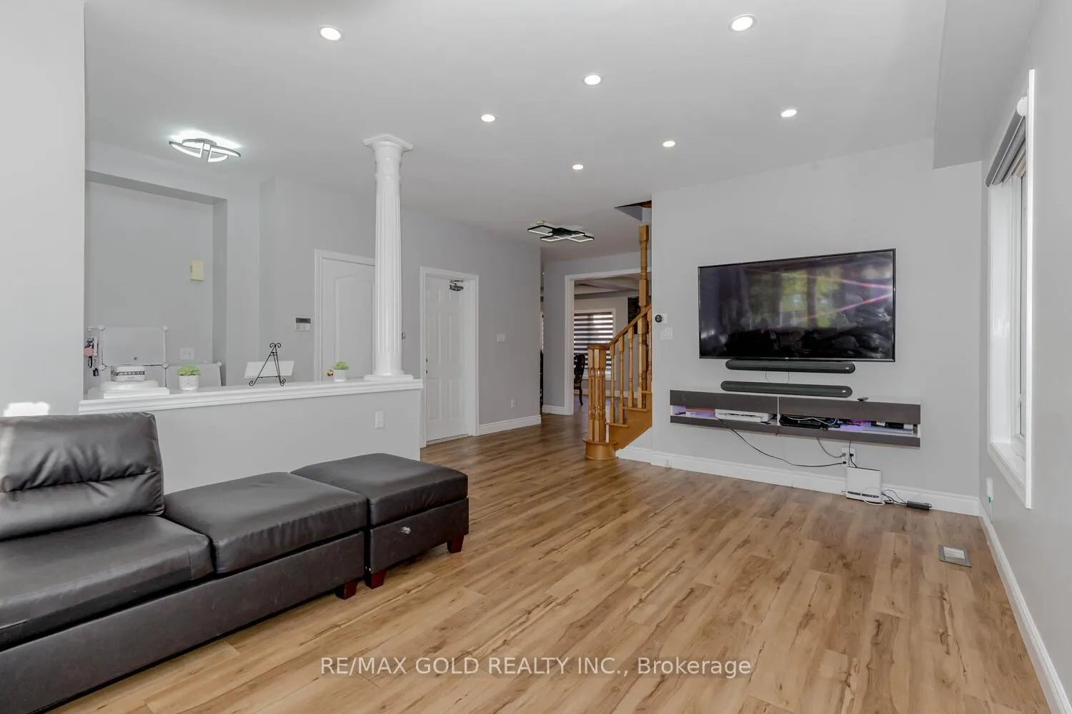 Photo 11 of 33 Hopecrest Place, Brampton, Sandringham-Wellington — HOMEH