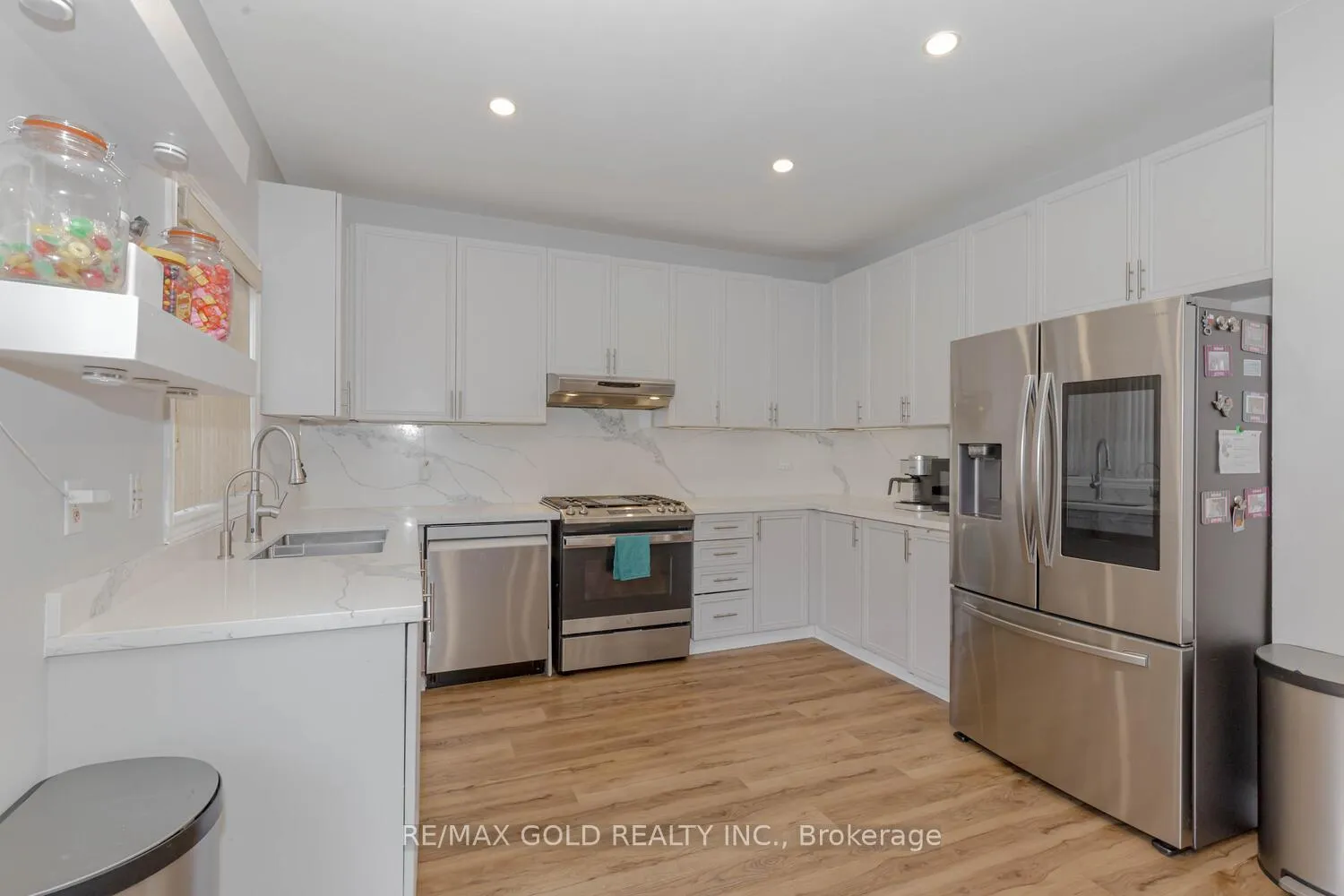 Photo 13 of 33 Hopecrest Place, Brampton, Sandringham-Wellington — HOMEH