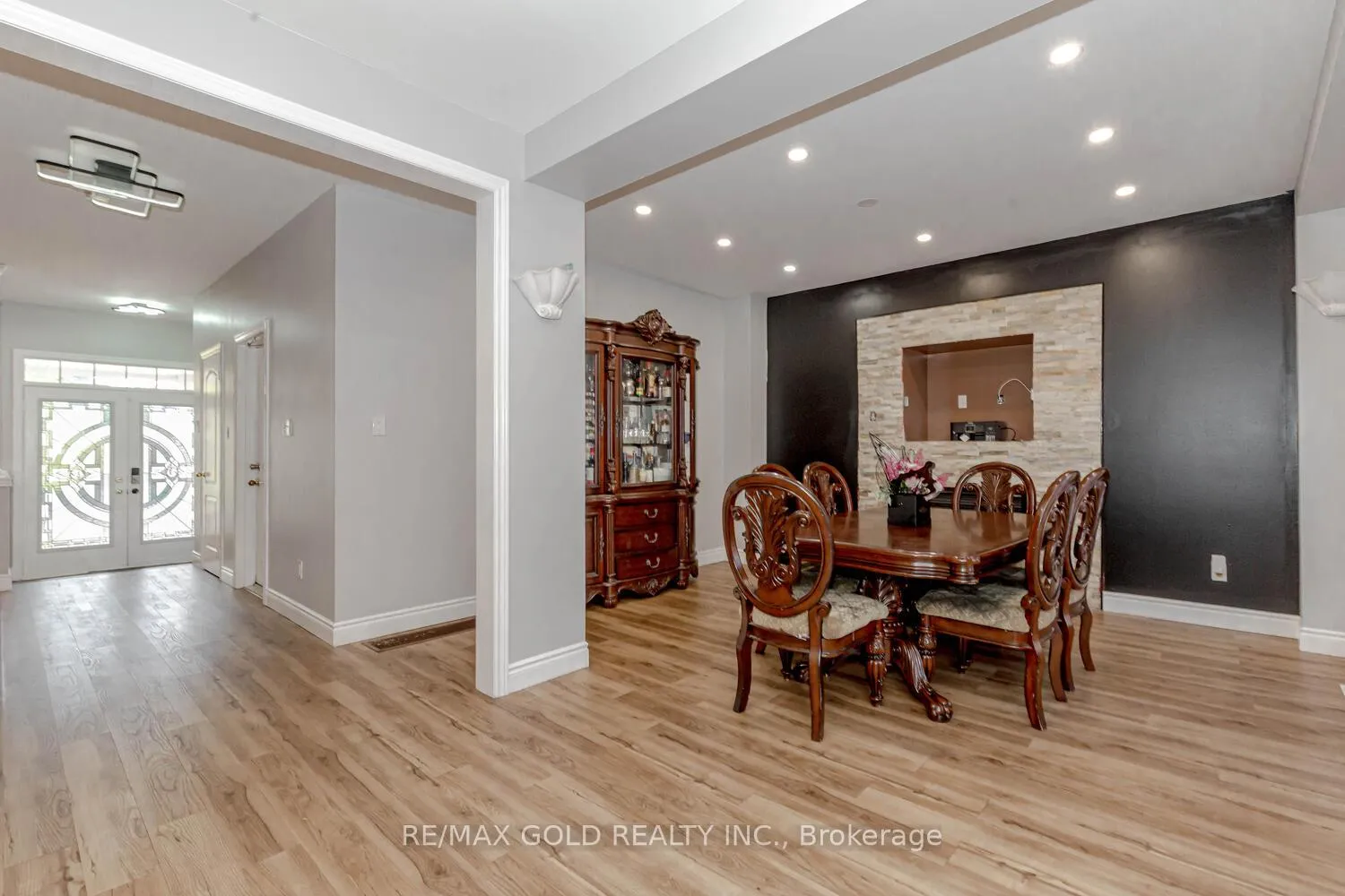 Photo 16 of 33 Hopecrest Place, Brampton, Sandringham-Wellington — HOMEH