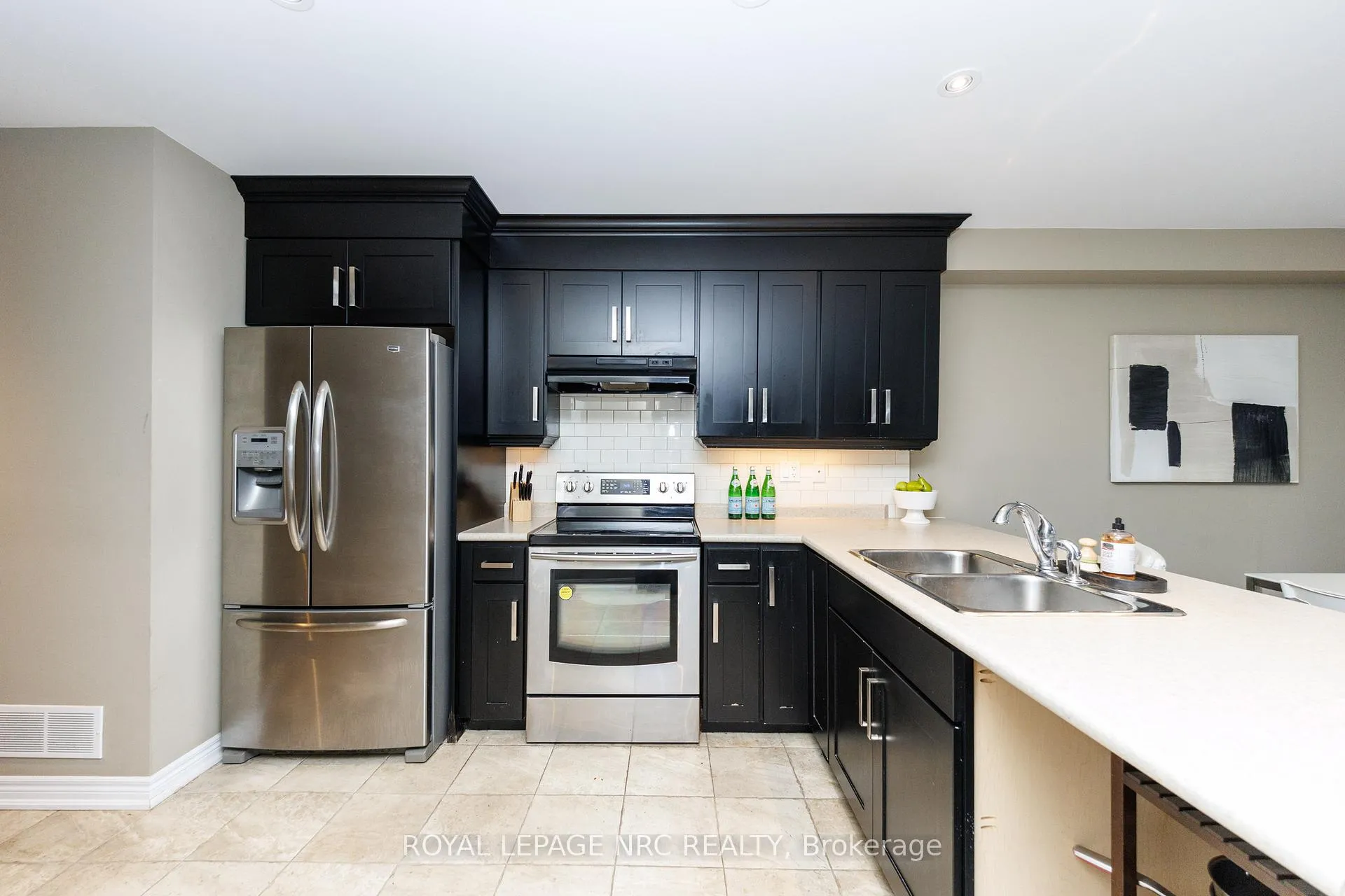Photo 5 of 61 Haig Street, St. Catharines, Haig — HOMEH