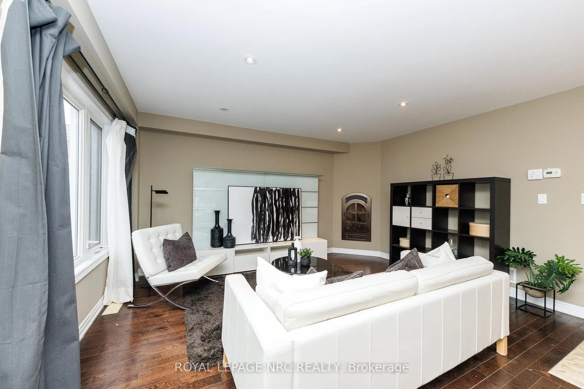 Photo 10 of 61 Haig Street, St. Catharines, Haig — HOMEH