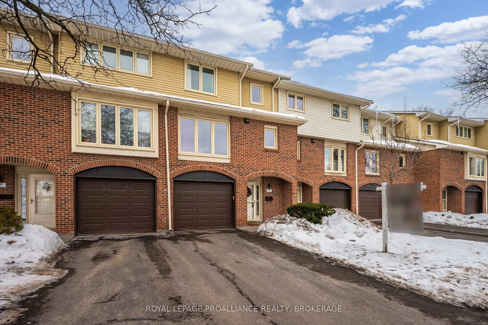 Photo 3 of Unit 39, 115 Wright Crescent, Kingston, Central City East — HOMEH