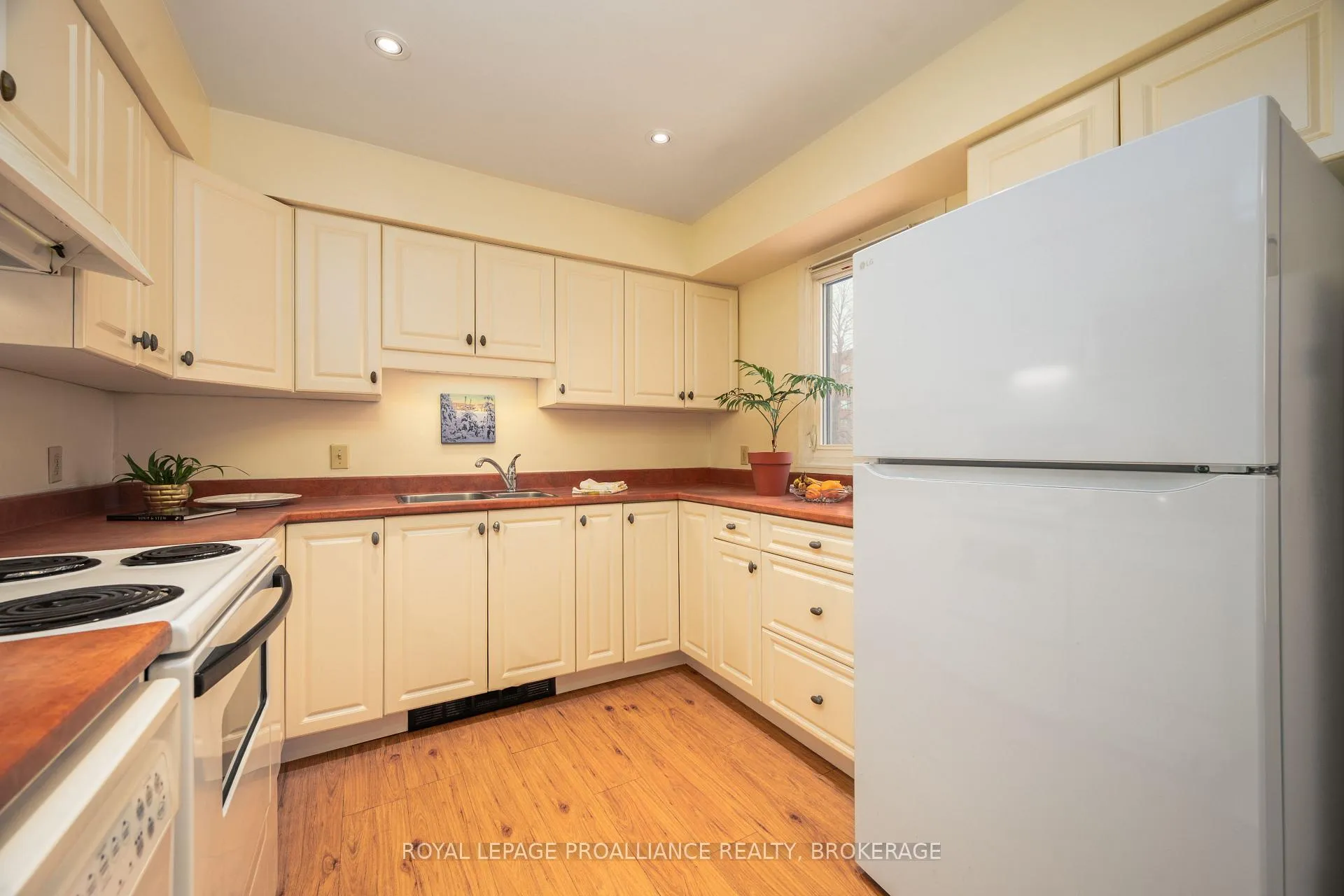 Photo 16 of Unit 39, 115 Wright Crescent, Kingston, Central City East — HOMEH