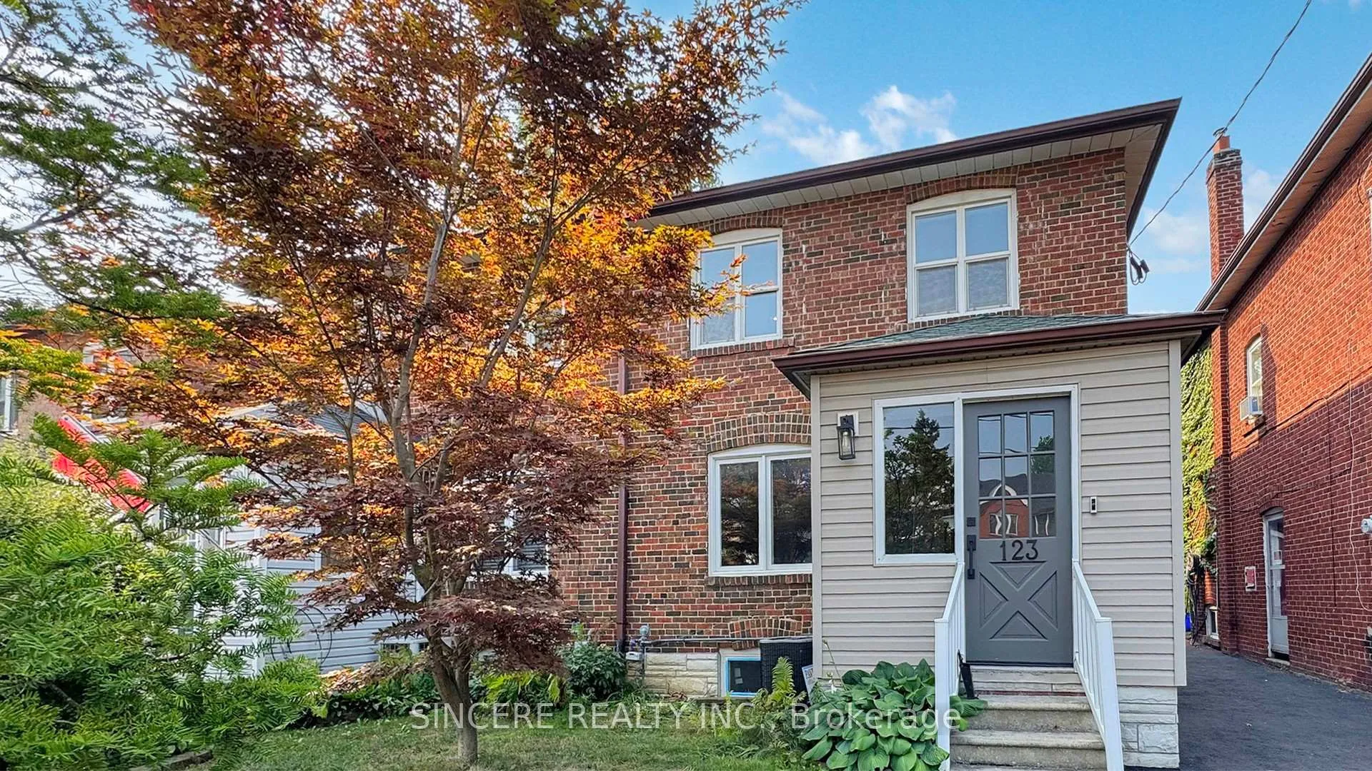 Photo 3 of 123 Lawrence Avenue W, Toronto, Lawrence Park North — HOMEH