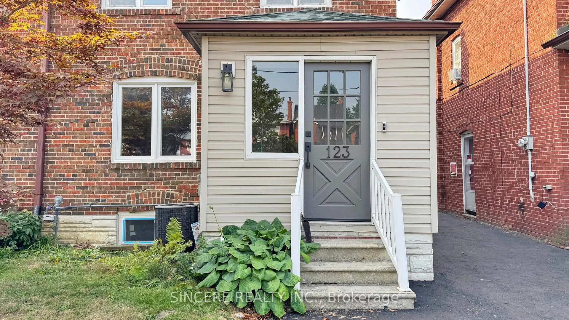 Photo 4 of 123 Lawrence Avenue W, Toronto, Lawrence Park North — HOMEH