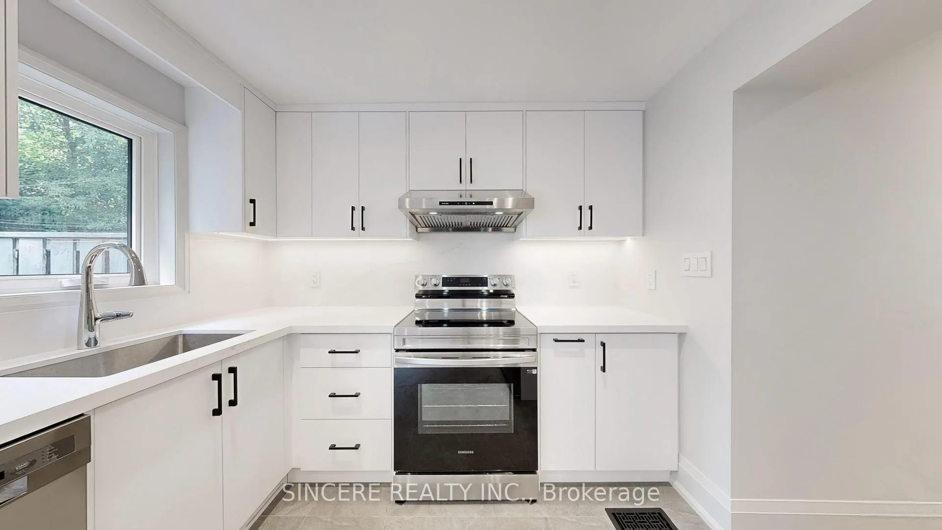 Photo 16 of 123 Lawrence Avenue W, Toronto, Lawrence Park North — HOMEH