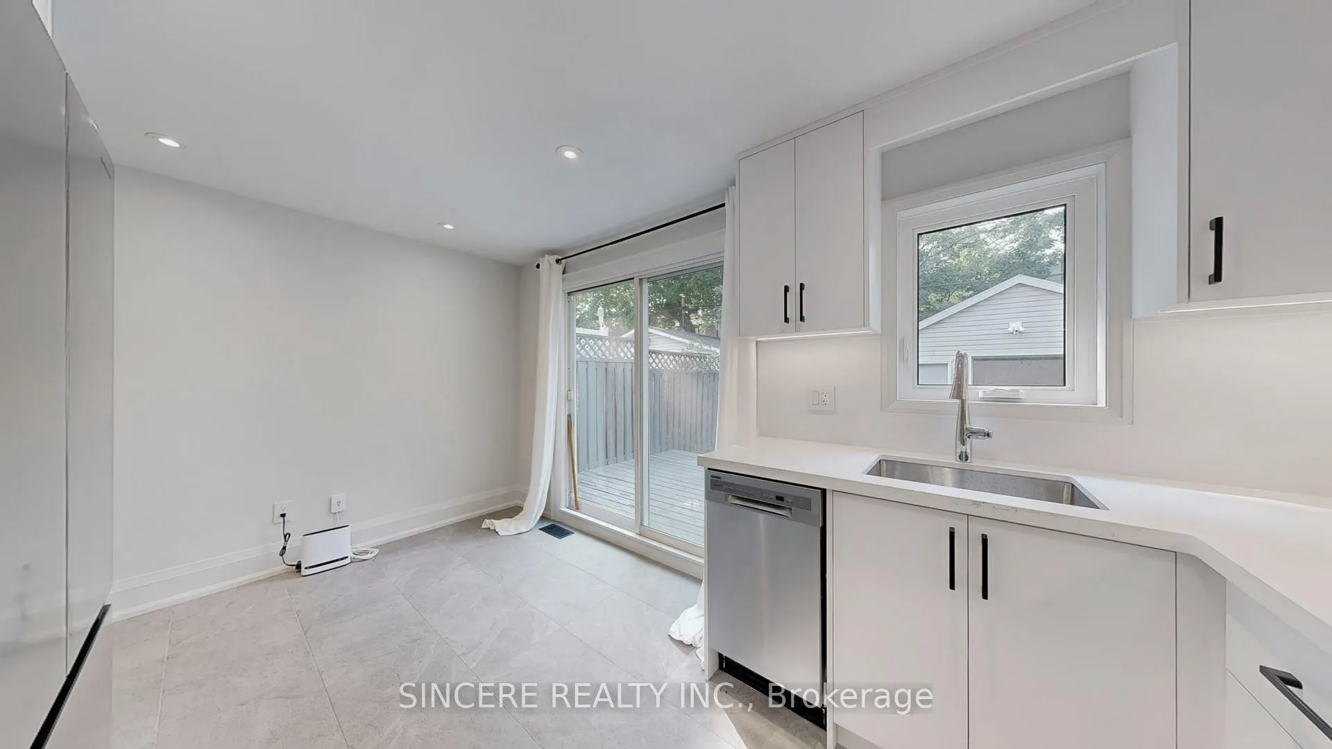 Photo 18 of 123 Lawrence Avenue W, Toronto, Lawrence Park North — HOMEH