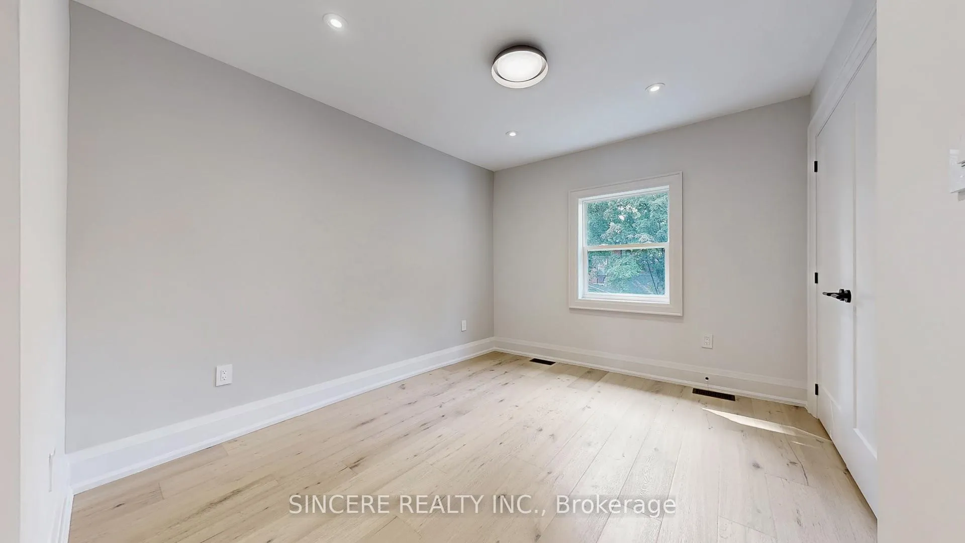 Photo 23 of 123 Lawrence Avenue W, Toronto, Lawrence Park North — HOMEH